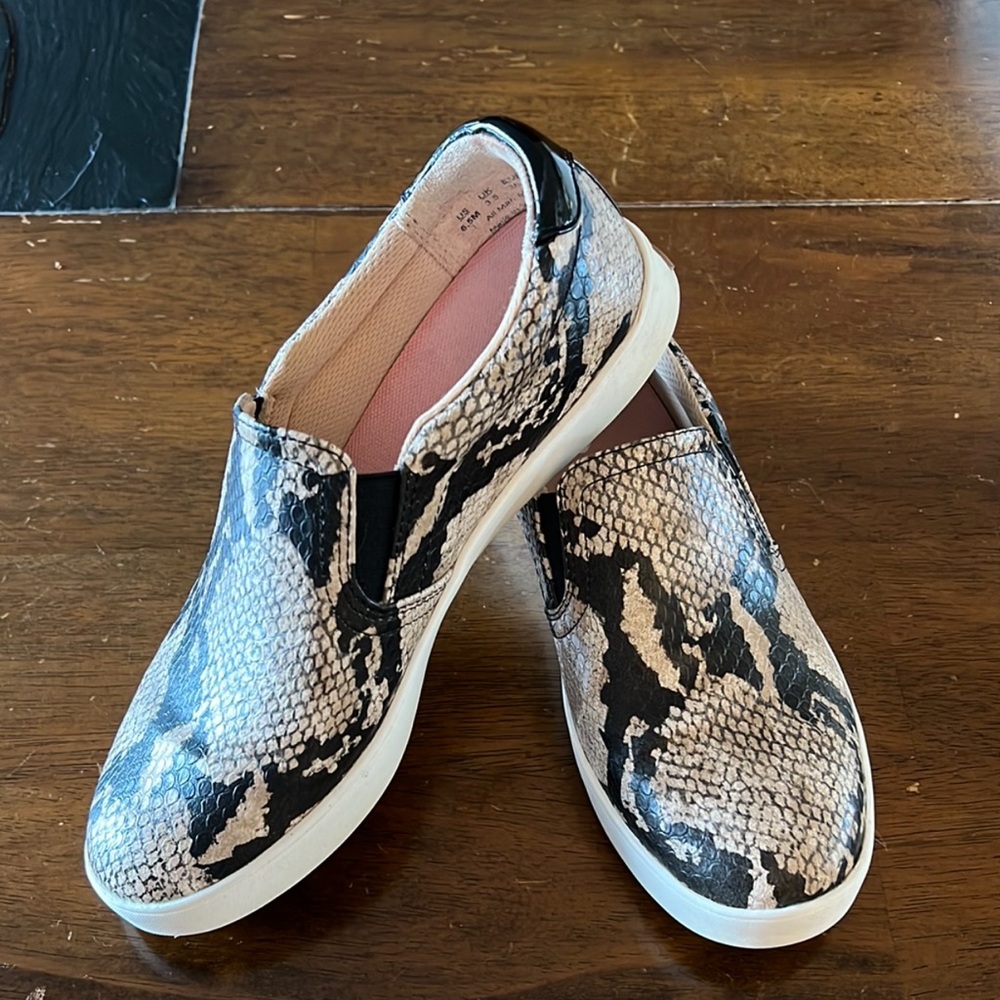 Dr. Scholl's Black and Cream Flats Comfortable Loafers